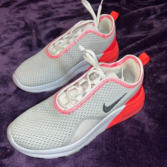 Nike Shoes - Nike Women’s Air Max Motion 2 White Flash Crimson W7 Size 7.5.